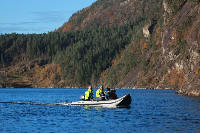 Private Fjordcruise by Luxury Pontoon Boat - Bergen Fjords - Reaching the remote fjord area