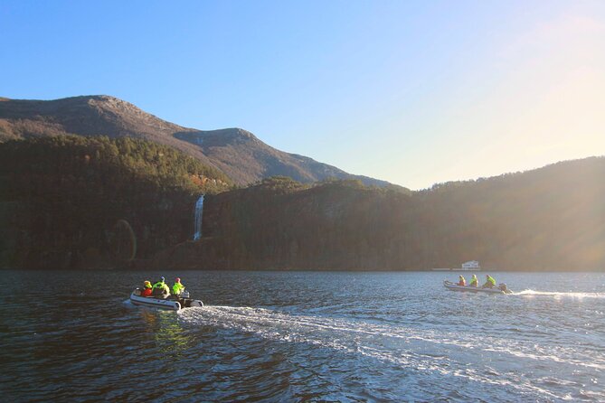Private Fjordcruise by Luxury Pontoon Boat - Bergen Fjords - Guides who shape the day