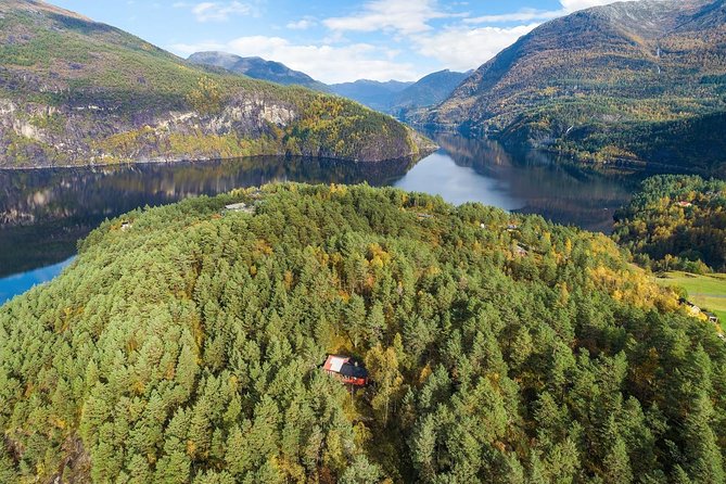 Private Fjordcruise by Luxury Pontoon Boat - Bergen Fjords - Comfort in rain, wind, and cool seasons