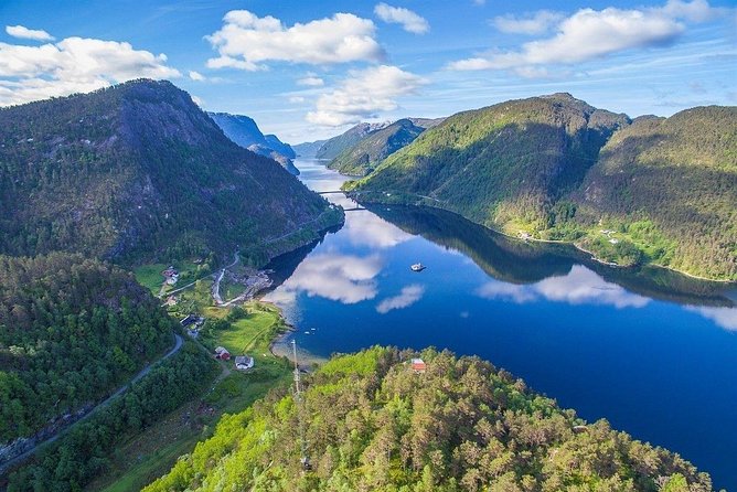 Private Fjordcruise by Luxury Pontoon Boat - Bergen Fjords - The passing scenery before the quieter route