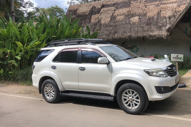 Private Luxury Car rental + English speaking driver: - Lamphun and Lampang for a slower regional day