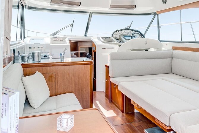 Private Luxury Motor Boat 2, 3 and 4 Hour Charters - Three hours gives you room to slow down