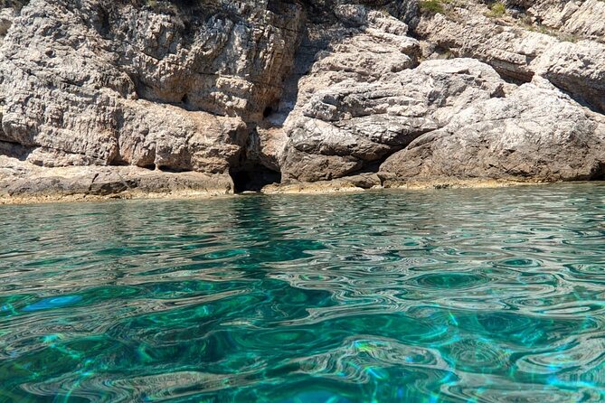 Private luxury speedboat tour-Islands, caves, beaches, snorkeling - The skipper can make or break the day