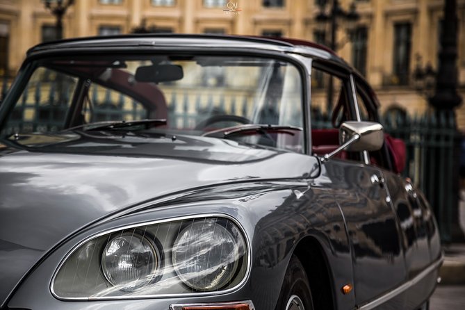 Private luxury tour of Bordeaux in a magnificent Citroen DS - 2 hours - Place Pey-Berland and the cathedral district