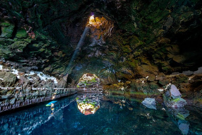 Private luxury Tour of Jameos del Agua and Cueva de los Verdes in Lanzarote - Two volcanic tunnels, two very different experiences