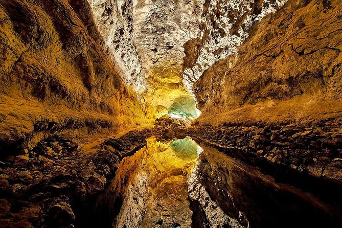 Private luxury Tour of Jameos del Agua and Cueva de los Verdes in Lanzarote - Should you book this private Lanzarote tour?