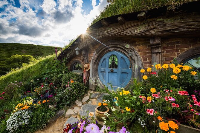 Private Luxury Tour to Hobbiton Movie Set & Waitimo Glowworm Cave - Why Hobbiton works for non-film fans too