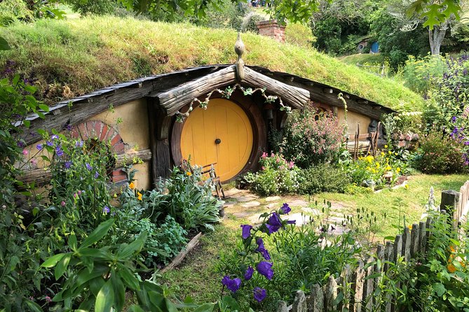 Private Luxury Tour to Hobbiton Movie Set & Waitimo Glowworm Cave - Waitomo’s 30-million-year-old caves