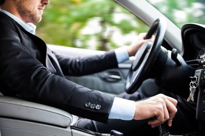 Private Luxury Transfer from Fiumicino Airport to Rome - Meeting your driver at Fiumicino Airport