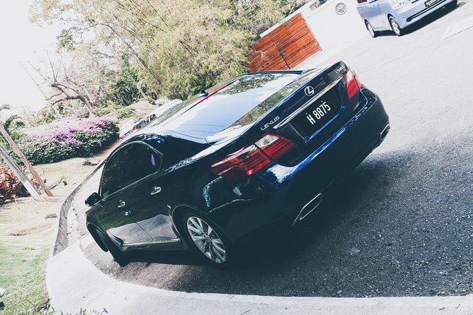 Private Luxury Transfer - Round Trip (Hewanorra International Airport UVF) - What comes inside the luxury sedan