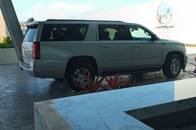 Private luxury transportation from CUN Airport to Playa del Carmen - Luxury means comfort, but not always an SUV