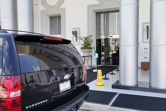Private luxury transportation from CUN Airport to Puerto Morelos - Finding the driver after baggage claim