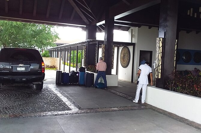 Private luxury transportation from CUN Airport to Puerto Morelos - Comfort, extras, and the meaning of luxury