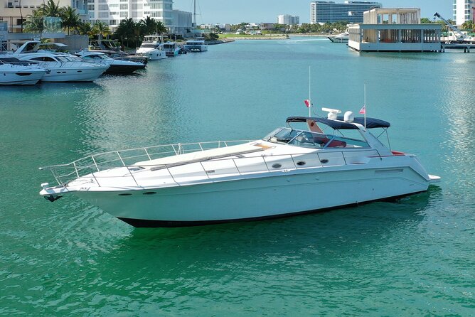 Private Luxury Yacht 55FT Rental in Cancun - What the yacht feels like for a group
