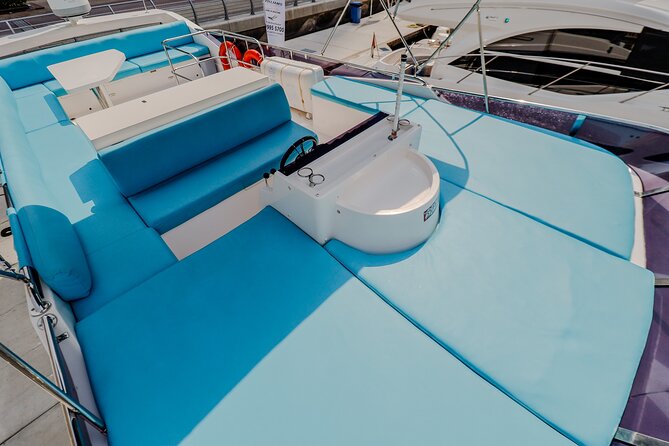 Private Luxury Yacht cruise around Atlantis and Dubai Marina - Service, crew, and one caution about timing