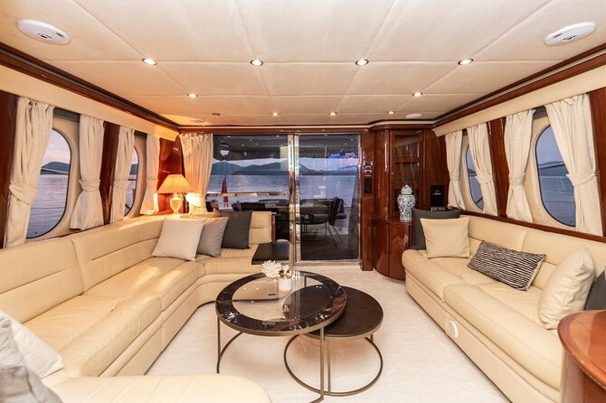Private Luxury Yacht Cruise on Bosphorus - Ortaköy, Bebek, and the first bridge