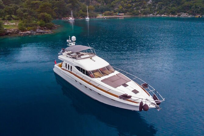 Private Luxury Yacht Cruise on Bosphorus - Rumeli Fortress and the narrowest point