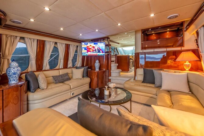 Private Luxury Yacht Cruise on Bosphorus - Anadolu Fortress and Küçüksu Palace