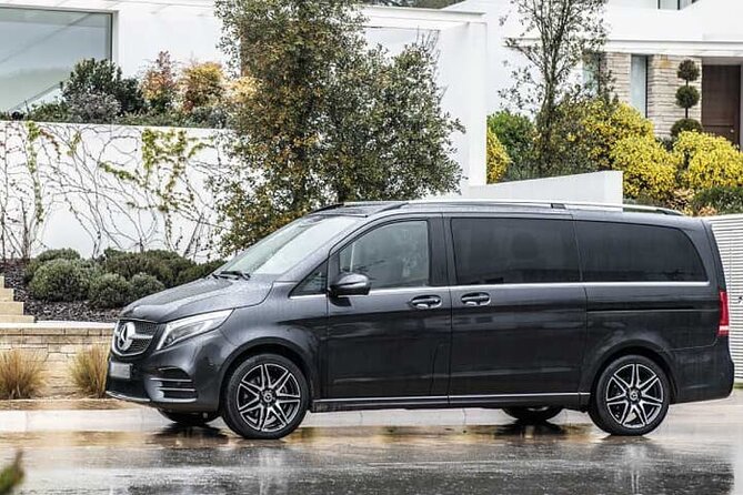 Private Melbourne CBD Sightseeing Tour – luxury vehicle - The service depends on communication