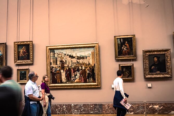 Private Tour, Luxury Eiffel Tower Lunch, Seine Cruise & Louvre - Walking around the Louvre