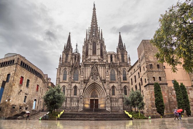 Private Transfer: Cruise Port to Barcelona by Luxury Van - Who should book this port transfer?