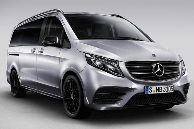 Private Transfer: Dublin Airport DUB to Dublin by Luxury Van - A calm first step after landing at Dublin Airport