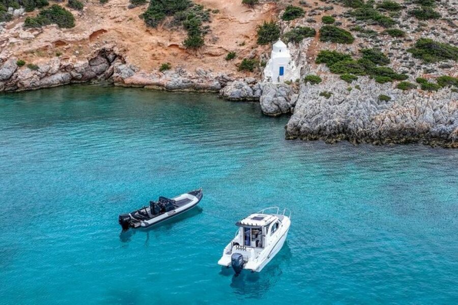 Private VIP boat tour in cyclades - Leaving Naxos for the Blue Lagoon