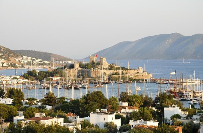 Private VIP Motoryacht Charter in Bodrum For 6 Hours With Lunch - Six hours from Bodrum to Karaada