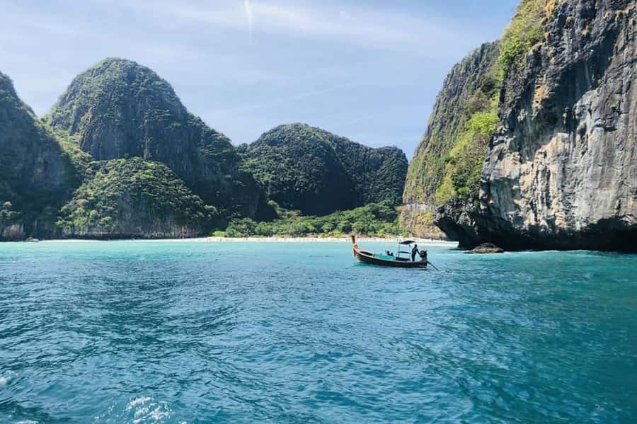 Private VIP Speed Boat Charter to Phi Phi Islands - Why a private Phi Phi charter changes the day