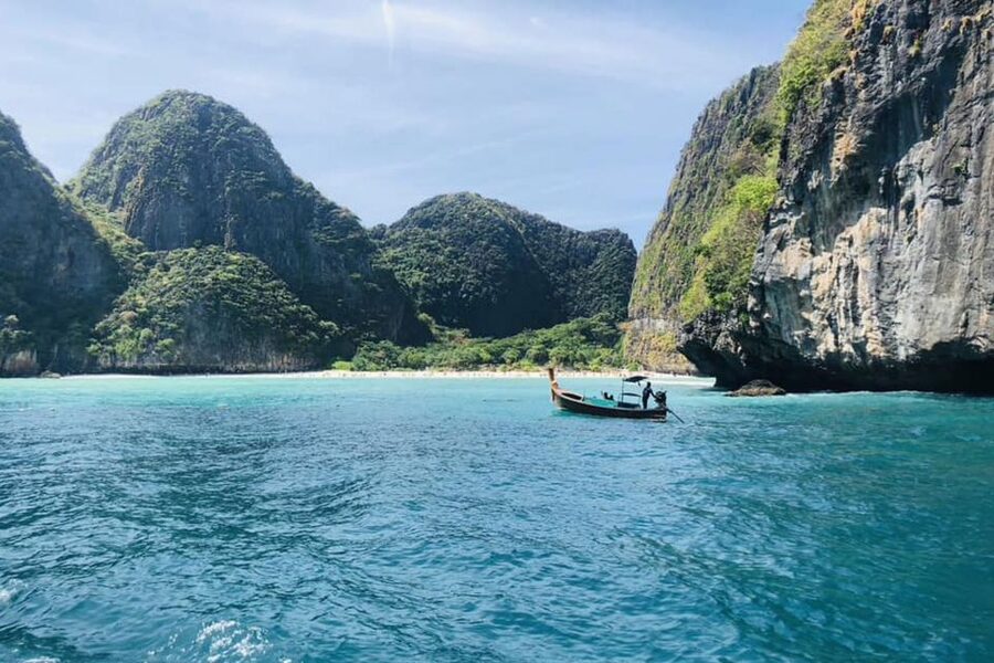 Private VIP Speed Boat Charter to Phi Phi Islands - Maya Bay, crowds, and the value of an early start