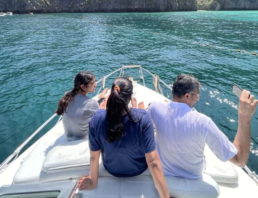 Private VIP Speed Boat to Phi Phi & Maya Bay - Pickup, pier breakfast, and the first hour