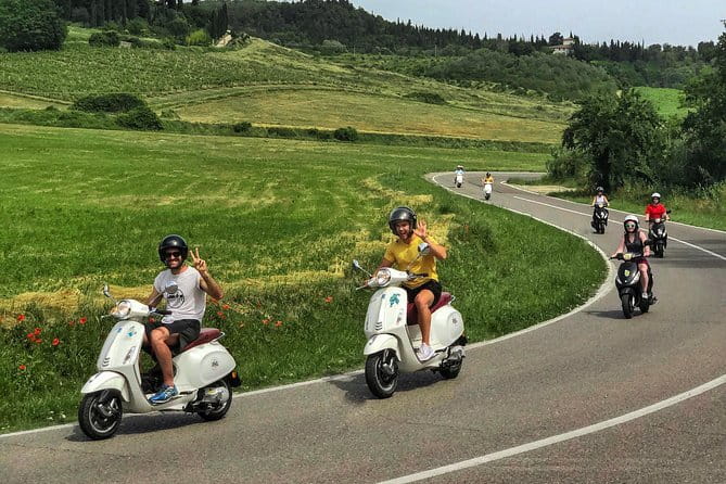PRIVATE WINE TOUR TUSCANY Chianti Wineries, Expert English driver - Panzano and the road through the hills
