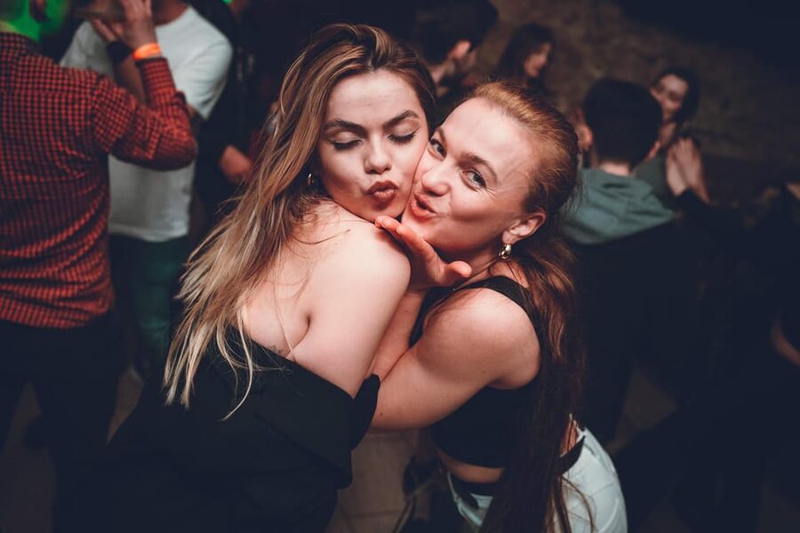 Pub Crawl - 1-hour Open Bar then Vip to 5 Clubs - Krakow - FAQ