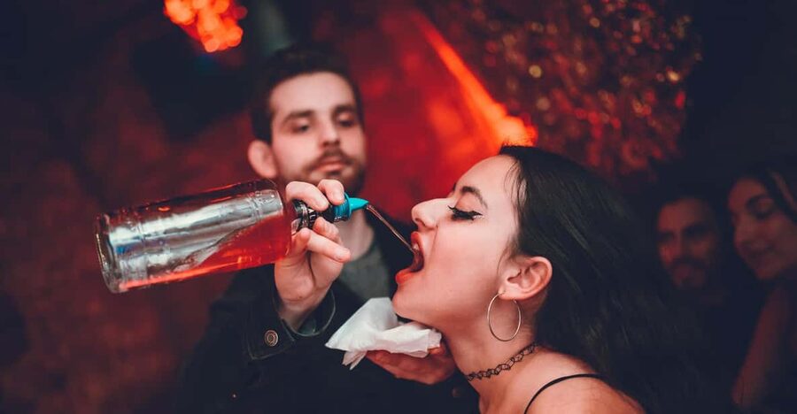 Pub Crawl - 1-hour Open Bar then Vip to 5 Clubs - Krakow - Who should book this Krakow pub crawl?