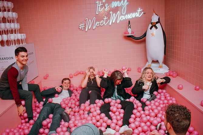 Pub Crawl + Unlimited Drinks + VIP entry + Drinking Games & Photographer - The photographer and the reality of group photos