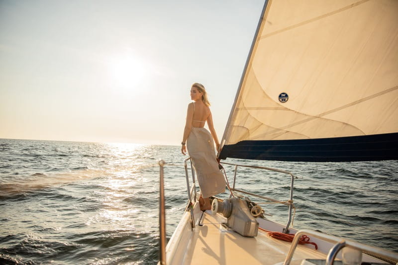 Puerto Vallarta: Bay of Banderas Luxury Sunset Sailing Tour - Crew service and the role of Reuben