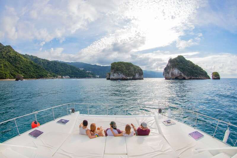 Puerto Vallarta: Luxury Yacht Tour with Lunch and Open Bar - Setting out across the Bay of Banderas