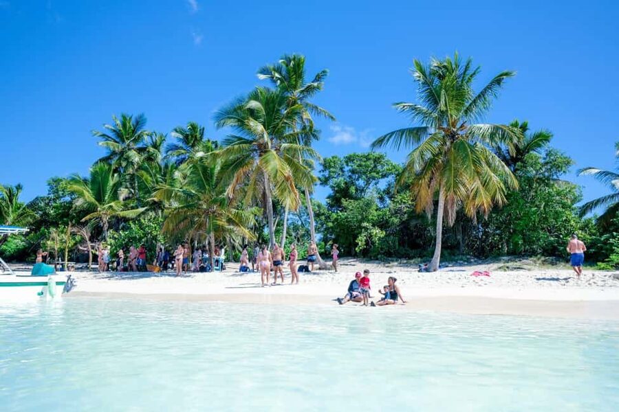 Punta Cana: Saona Island VIP 4 first-class beach and sunset - Canto de la Playa offers the quietest beach time