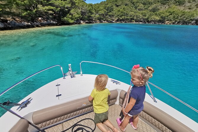 Rent a luxury speed boat for great fun on this Elaphiti Islands tour - Key points at a glance
