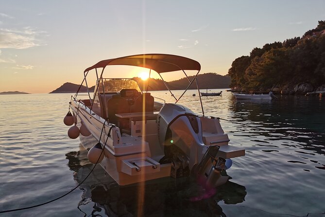Rent a luxury speed boat for great fun on this Elaphiti Islands tour - The blue cave question