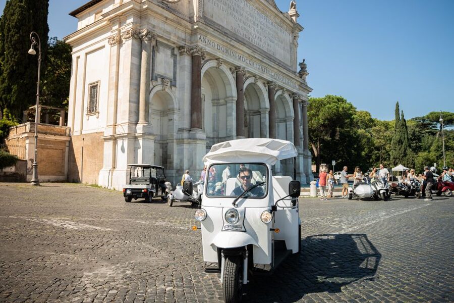 Rome: 2-Hour Vip Tuk-tuk tour with Hotel Pickup and Prosecco - What This Two-Hour Rome Tour Really Offers