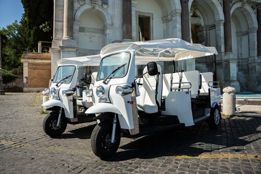 Rome: 2-Hour Vip Tuk-tuk tour with Hotel Pickup and Prosecco - The Colosseum: A Strong Opening View