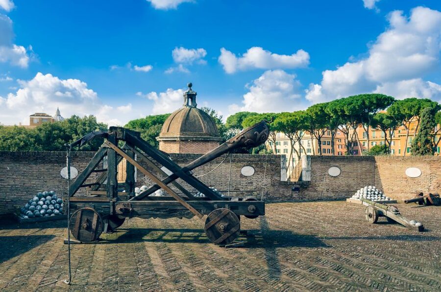 Rome: Castel Sant'Angelo and Hadrian's Tomb Guided VIP Tour - Michelangelo’s courtyard and the fortress spaces