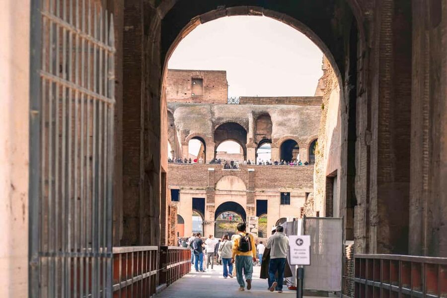 Rome: Colosseum Arena, Roman Forum & Palatine Hill VIP Tour - Key points to know before booking