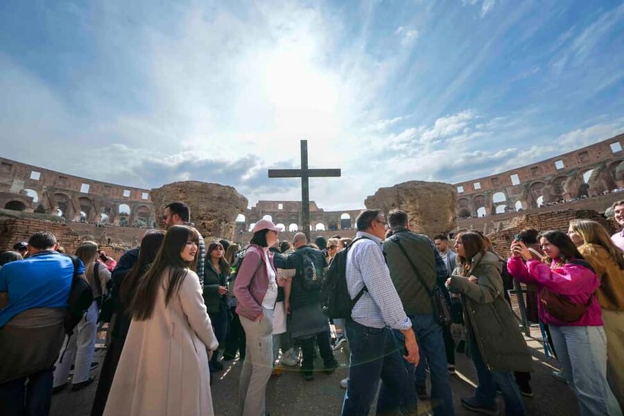Rome: Colosseum Arena, Roman Forum & Palatine Hill VIP Tour - How much walking and heat should you expect?