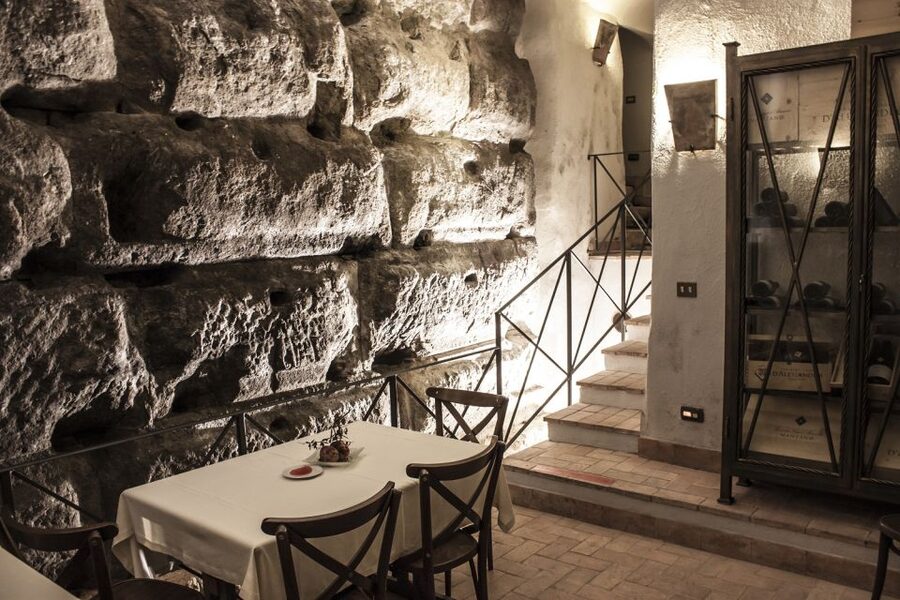 Rome: Gourmet Wine and Dine in a Luxury Restaurant - The main course and Italian dessert