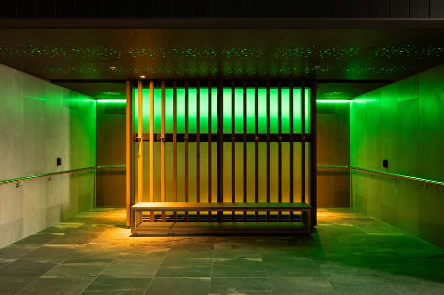 Rotorua: Lakefront Hot Springs & Spa - Luxury Māori Wellness - Waterfall showers and the Fire and Ice room