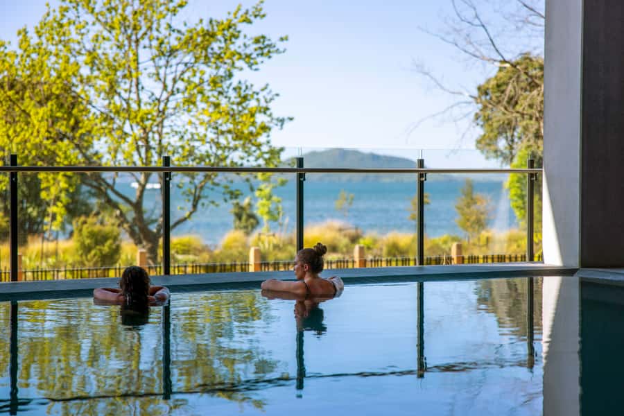 Rotorua: Lakefront Hot Springs & Spa - Luxury Māori Wellness - Geothermal pools and hydrotherapy