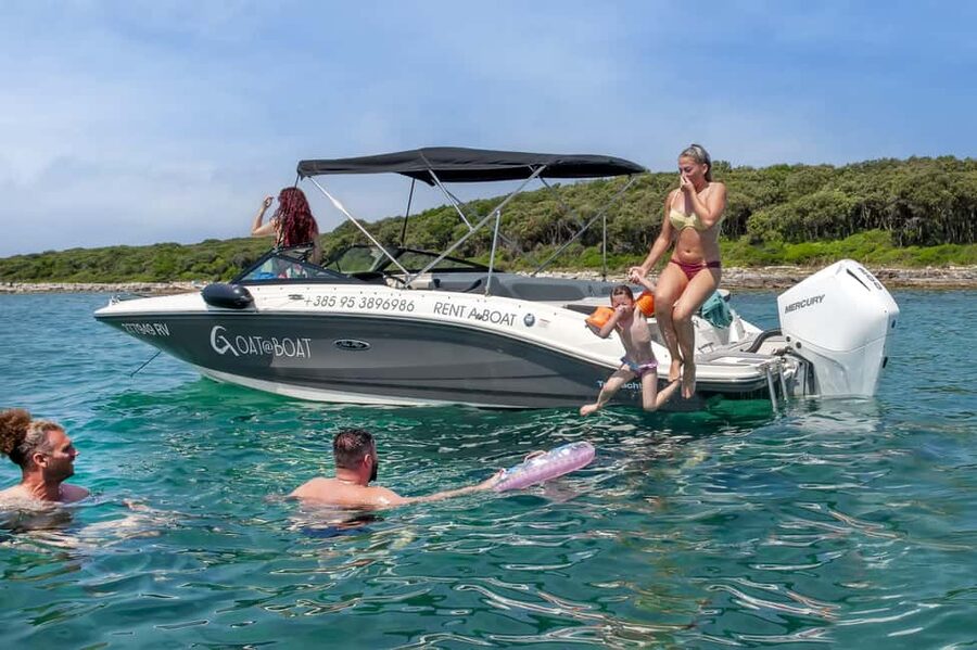 Rovinj: Luxury Island Hopping with Swimming & Snorkeling - Why a small speedboat works well around Rovinj