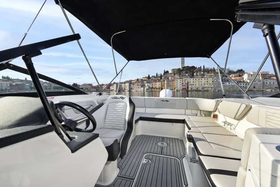 Rovinj: Private Luxury Old Town Night Boat Tour with Wine - How the 40-Minute Schedule Affects Value